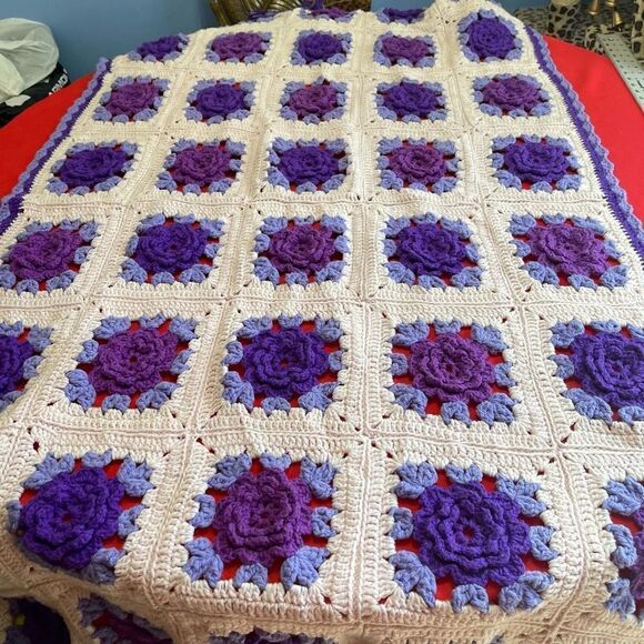 Vintage 3D Rose Flowers Crochet Cottage Afghan Blanket Granny Square - Picture 1 of 8